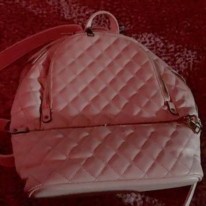 It’s white it’s from bass and brand new 😃😃💕